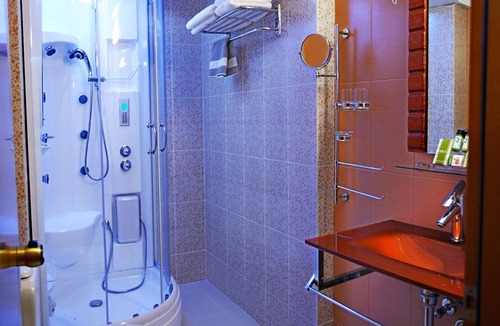 Varia Hotel | Heliotrope Hotels