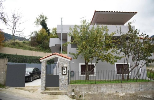 Stropones House | House Evia offers a spacious family holiday home. Ideal for relaxation