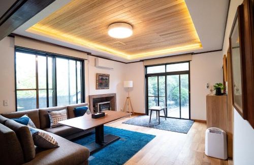 Towada House | Immaculate Private Family Cottage with Hot Spring