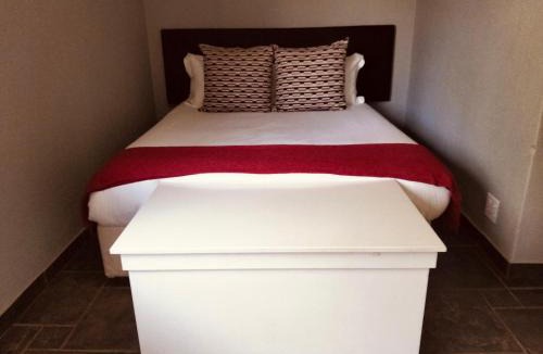 Helderberg Rural House | Into the Sunset Manor