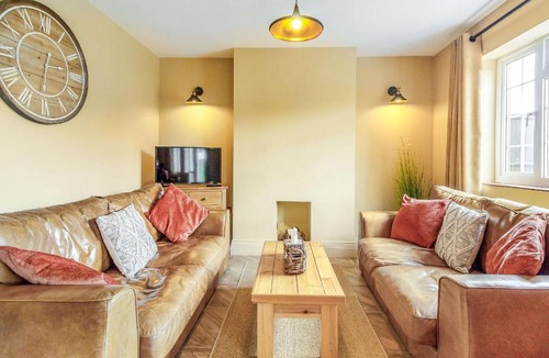 Hopton House | Ivet Lowe