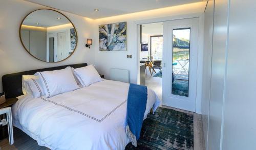 Kinsale Boat Rental | Kinsale Floating Home