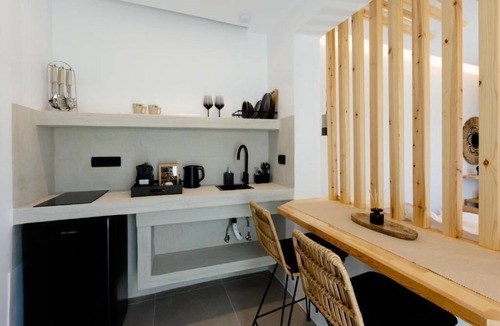 Vourvoulos Apartment | Lackos Luxury Suites