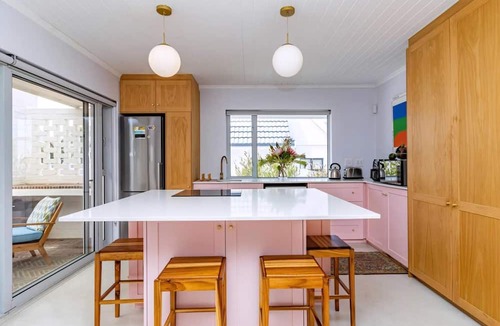 Voelklip Apartment | Ladybird | Designer Cottage near Grotto Beach