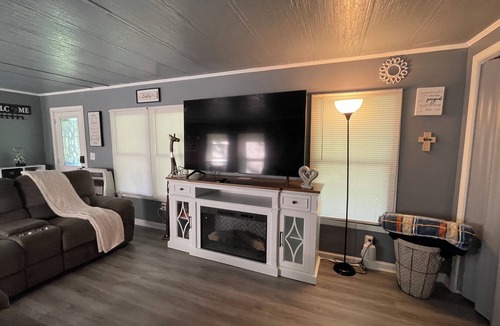 Roxboro House | Lakefront Hideaway steps away from beautiful lake in roxboro