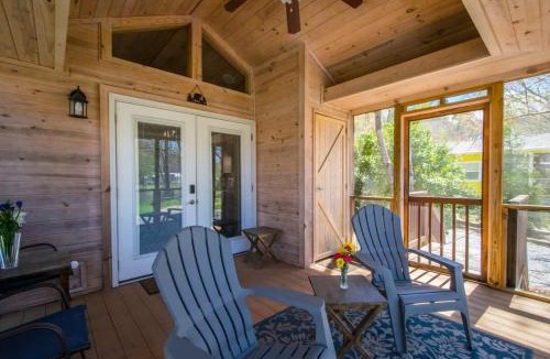 Upward House | Lakeview 2BR Tiny Home near Trails and Bocce