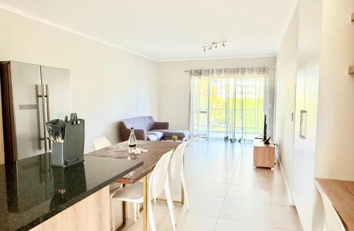 Century City Apartment | Luxe Manhattan Quarters