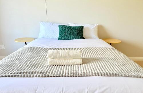 Century City Apartment | Luxe Manhattan Quarters