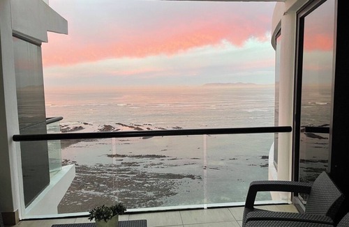 Strand Apartment | Luxury Beachfront Apartment with Panoramic Ocean Views – Strand Ocean View 1004