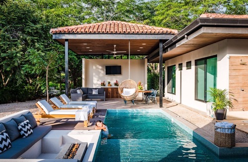 Tamarindo House | Luxury Retreat: Private Pool, Fire Pit & Exclusive Beach Club – 4 Min to the Beach