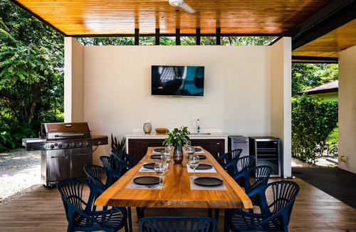 Tamarindo House | Luxury Retreat: Private Pool, Fire Pit & Exclusive Beach Club – 4 Min to the Beach