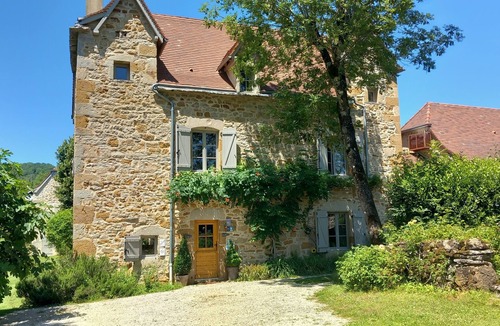Frontenac House | Maison Quercy authentic charm, great comfort, natural swimming pool with trees