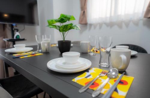 Nishi Apartment | MAKI Residence九条-京セラドーム徒歩圏! 広い50平米 最大6名 4beds Near USJ Namba
