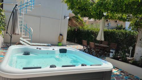 Malia House | Mami