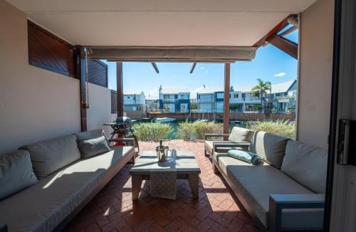 Waterfront Apartment | Marina Magic