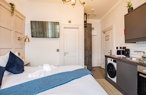 Sutton Cross Apartment | Marina View Studio - Harbour