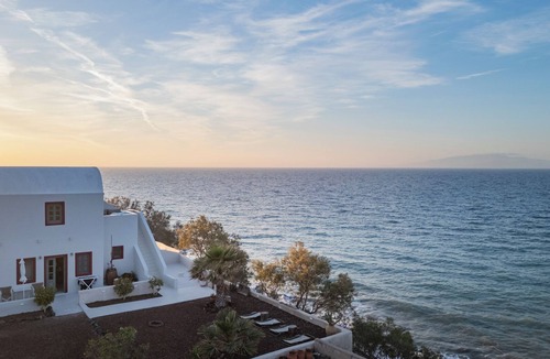 Kamari Villa | Michelangelo Beach Villa