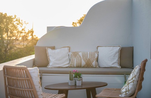 Kamari Villa | Michelangelo Beach Villa