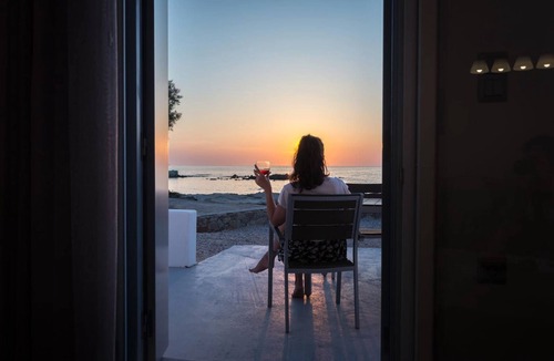 Apollonia Apartment | MilosWaves Ground Floor Apartment