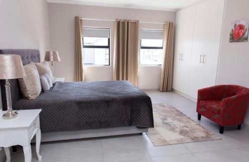 Burgundy Estate House | MLMK Property 17