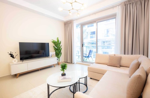 Ras Al Khaimah Apartment | Modern 1BR with Private Beach and Pool in Al Marjan Island