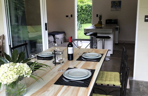 Tamarindo Cottage | Modern and bright bungalow, tucked away, nature all around