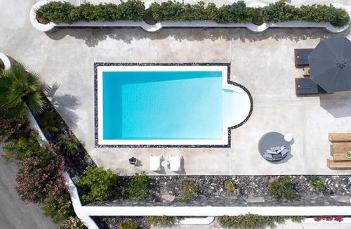 Exo Gialos Villa | Modern & Comfortable Santorini Villa 3 Bedrooms Villa Aqua Private Pool