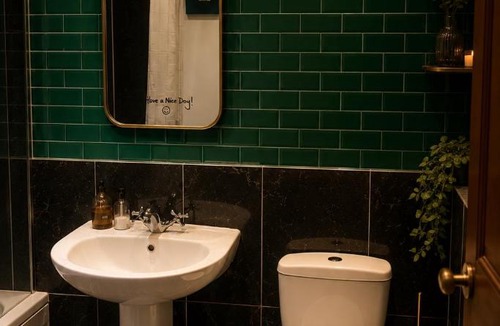 Castleknock House | Modern Double Room with Private Bathroom near Dublin Airport