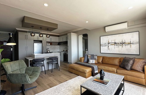 Three Anchor Bay Apartment | Modern Oceanview Escape