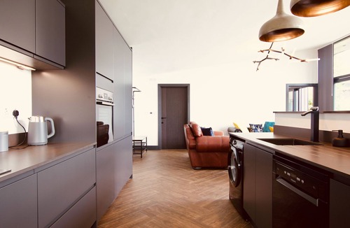 Ebford House | Modern, open plan property outside Exeter, panoramic sea and estuary views.