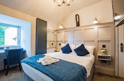 Sutton Cross Apartment | Modern Studio - Steps from Marina