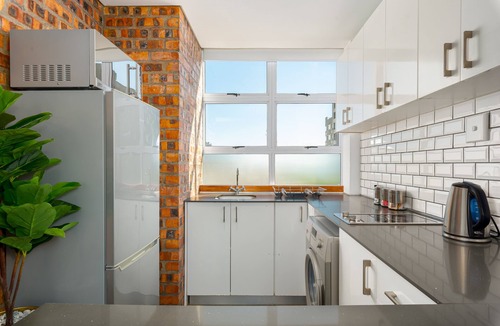 Three Anchor Bay Apartment | Montclair 306
