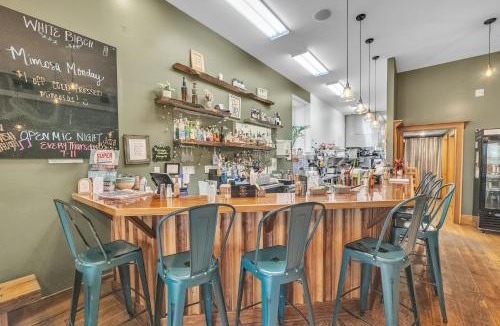 Abingdon Apartment | Moore on Main