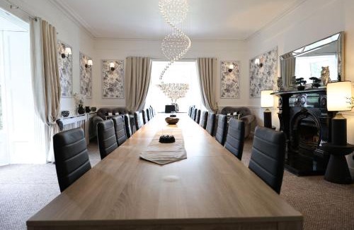 Foynes House | Mount Eagle - Sleeps 24