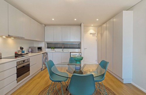 Century City Apartment | Mountain View Luxe | Modern Century City Stay