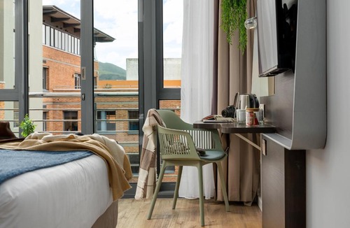 Claremont Hotel | Neighbourgood Newlands