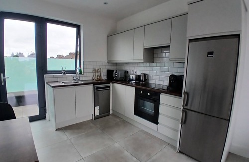 Dublin Apartment | Newly Refurbed 2BD W/Wraparound Balcony,5k to City