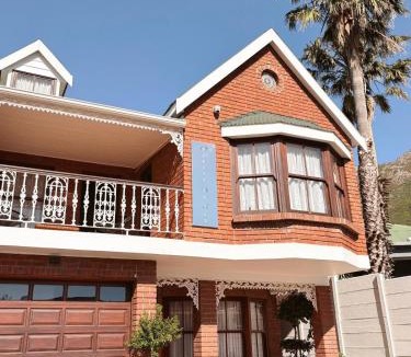 Gordons Bay Central Villa | Nimara de Sol