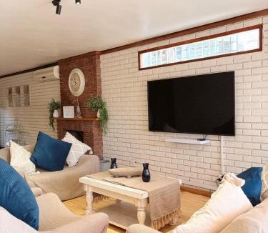 Gordons Bay Central Villa | Nimara de Sol