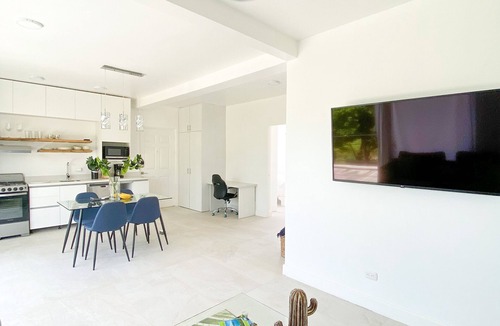 Coco Apartment | Oceanview, Minigolf, Pool, 2BR & Office. 5 min to Coco Beach
