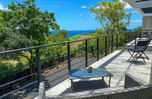 Coco Apartment | Oceanview, Minigolf, Pool, 2BR & Office. 5 min to Coco Beach