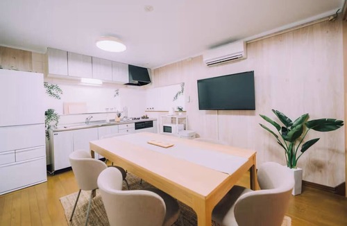 Joto House | Osaka Castle House, Sleeps 14, Pet OK · Parking