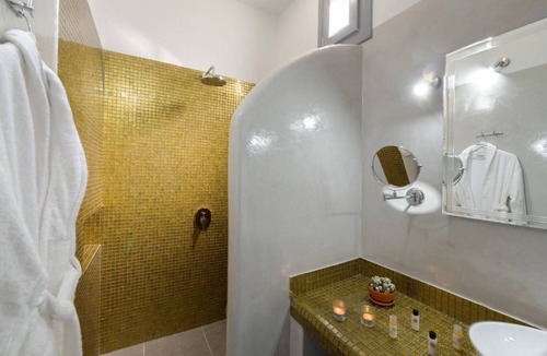 Akrotiri Hotel | Pancratium villas & suites