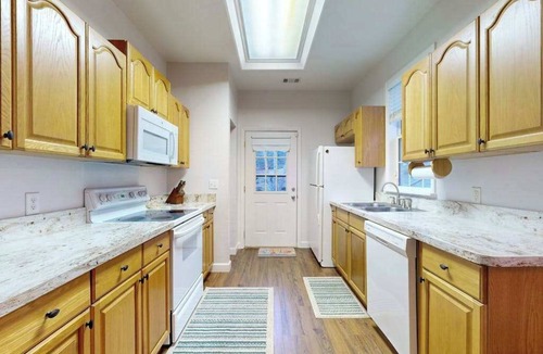 Sylva House | Papa's Mountain Stream Cabin