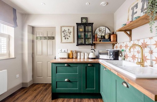 Cobham House | Peaceful Studio Flat With Patio and Dogs Allowed