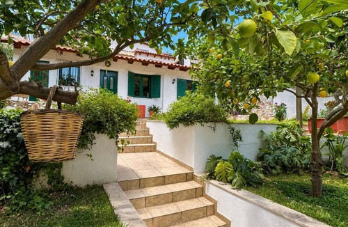 Rafina House | Perivolakia Garden View - Rafina Stay near Airport