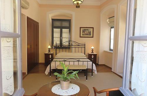 idhra House | Phaedra Hotel