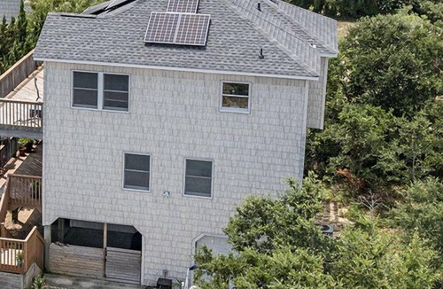 Colington House | Private efficiency close to the beach & bay! Great for couples. Dog-friendly.