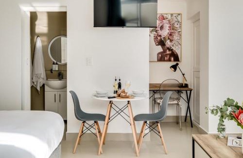 Camps Bay Apartment | Private Secure Studio in Camps Bay The Cove