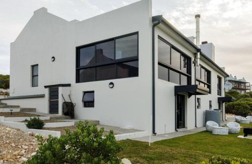 L'Agulhas House | Protea32